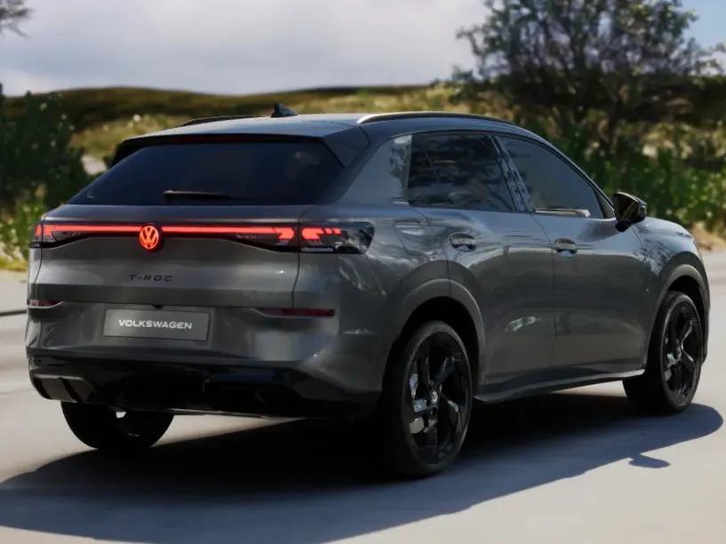 Volkswagen T-Roc R-Line Edition 1.5 Hybrid 170 PK 7 versn. DSG · High-end geluidsysteem Harman Kardon · Panoramaschuif-kanteldak · Trekhaak · Prijs is inclusief inruilpremie ·