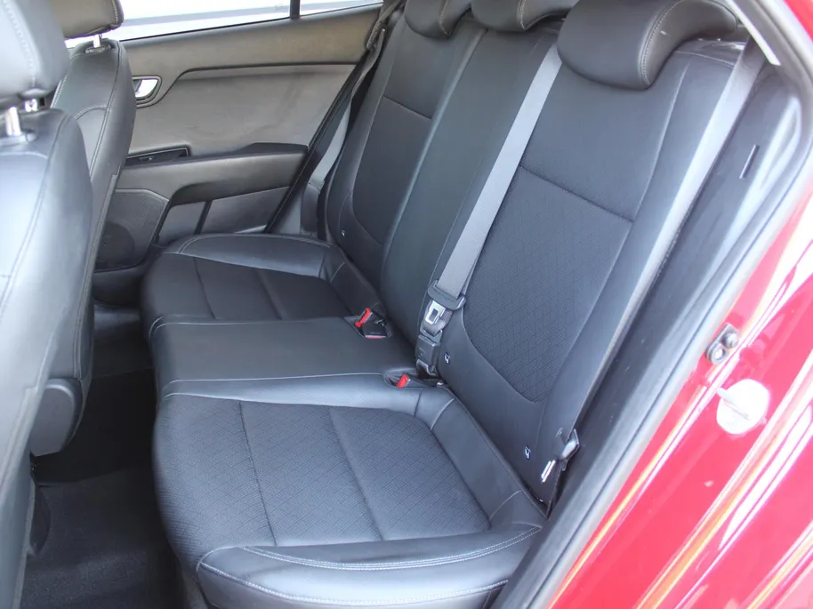 Kia Rio 1.0 TGDI ExecutiveLine | Trekhaak | Stuur-/stoelverwarming | Camera | Skai leer | 17' LM | Carplay | All seasons | Clima | Navi | Cruise |