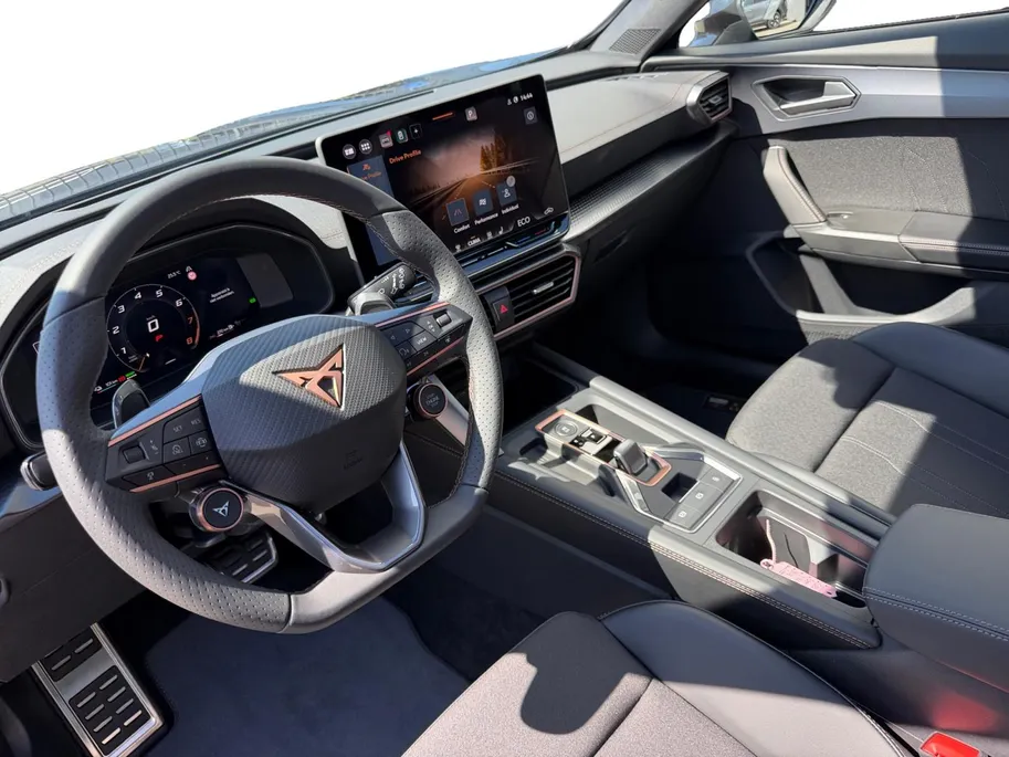 CUPRA Formentor 1.5 TSI e-Hybrid Business Panoramadak | Stuur verwarming etc! | Trekhaak | Super compleet en helemaal nieuw!