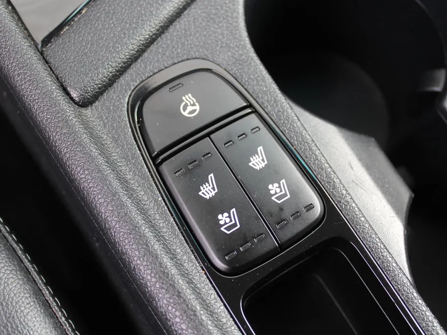 Kia Niro 1.6 GDi Hybrid ExecutiveLine | Trekhaak | Stuur-/stoelverwarming + ventilatie | Camera | Cruise adapt. | 18' LM | Leer | JBL audio |