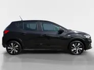 Dacia Sandero 90PK TCe Expression Automaat | Cruise Control | Parkeersensoren | Apple Carplay/Android Auto | Bluetooth | Armsteun | LED Koplampen | Licht & Regen Sensor |