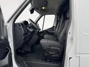 Renault Master T33 2.3 - 135PK dCi L2H2 Work Edition | BPM VRIJ | Trekhaak | Parkeersensoren | Camera | Navi | Apple CarPlay/Android Auto | Volledig betimmerd | Airco | Cruise Control |