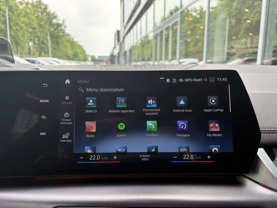 BMW 2 Serie Active Tourer 220i AUTOMAAT | Sensoren | Navigatie | Cruise | 360 Camera | Head-up display | Elektrisch verstelbare stoel | Apple Carplay/Android Auto