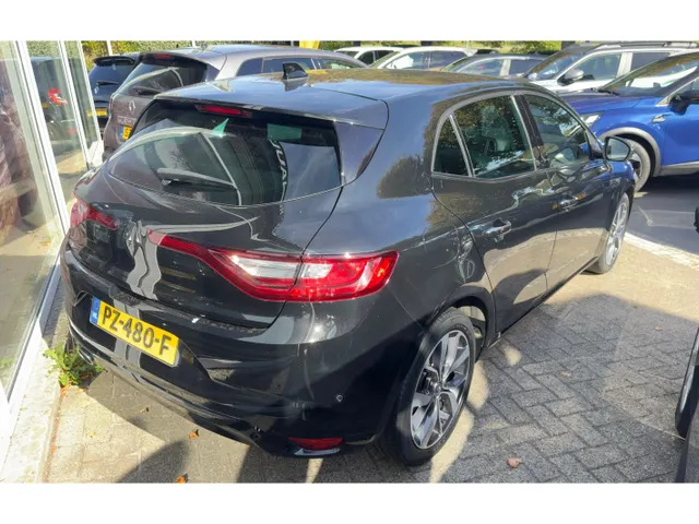 Renault Mégane 1.2 TCe 130 EDC ( automaat ) Bose | Half leder | Climat | Camera | Navigatie | Cruise |
