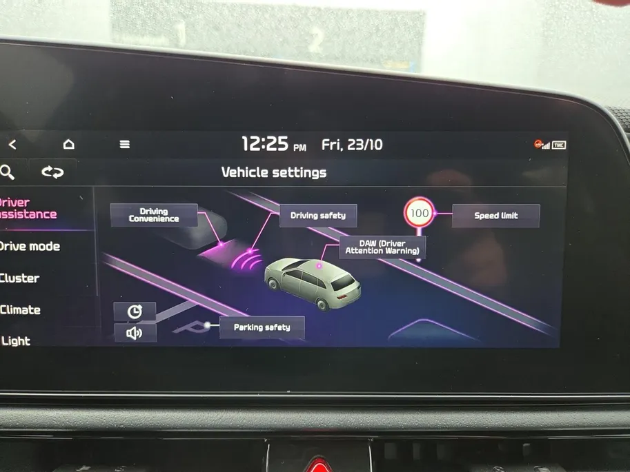 Kia Niro EV Light Edition 64.8 kWh | 1e Eigenaar | Fabrieksgarantie | Accu 100% | Lage km stand | Cruise Control Adaptief | Camera | Carplay |NAP