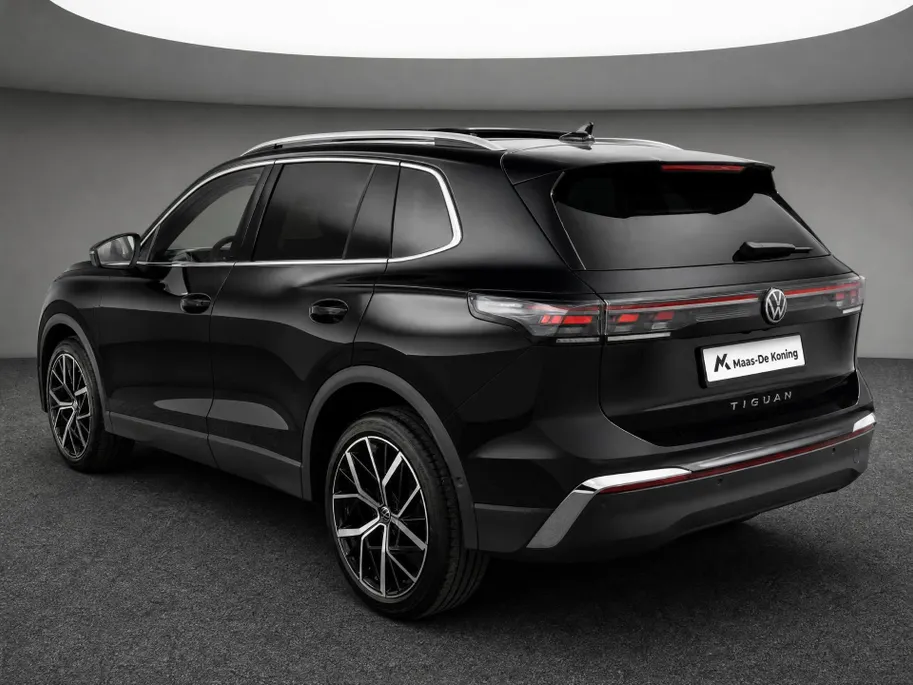 Volkswagen Tiguan 1.5eHybrid 150kW/204PK Elegance · Leder · Panoramadak · Trekhaak · 360°Camera · Garantie t/m 08-09-2030 of 100000km.