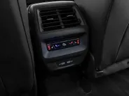 Volkswagen Tiguan 1.5 204pk DSG eHybrid R-Line Edition · Panoramadak · Wegklapbare Trekhaak · 360 Camera · Massage · 19'' Inch · Garantie t/m 15-09-2030 of 100.000km