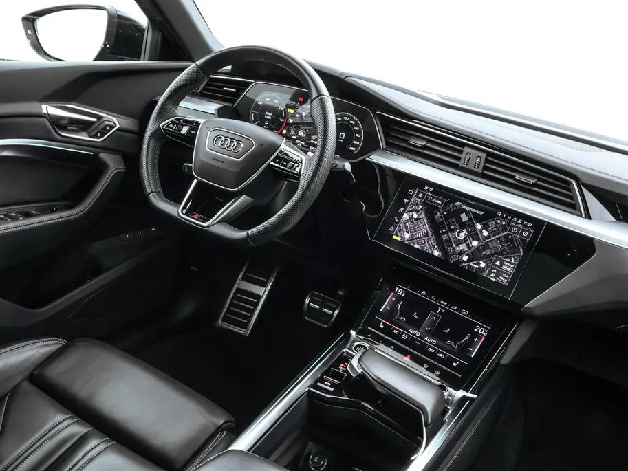 Audi Q8 Sportback e-tron 55 408pk Quattro S Edition 115 kWh · SOH 95,1% · Panoramadak · Luchtvering · Leder · 360 Camera · Elek. Voorstoelen ·