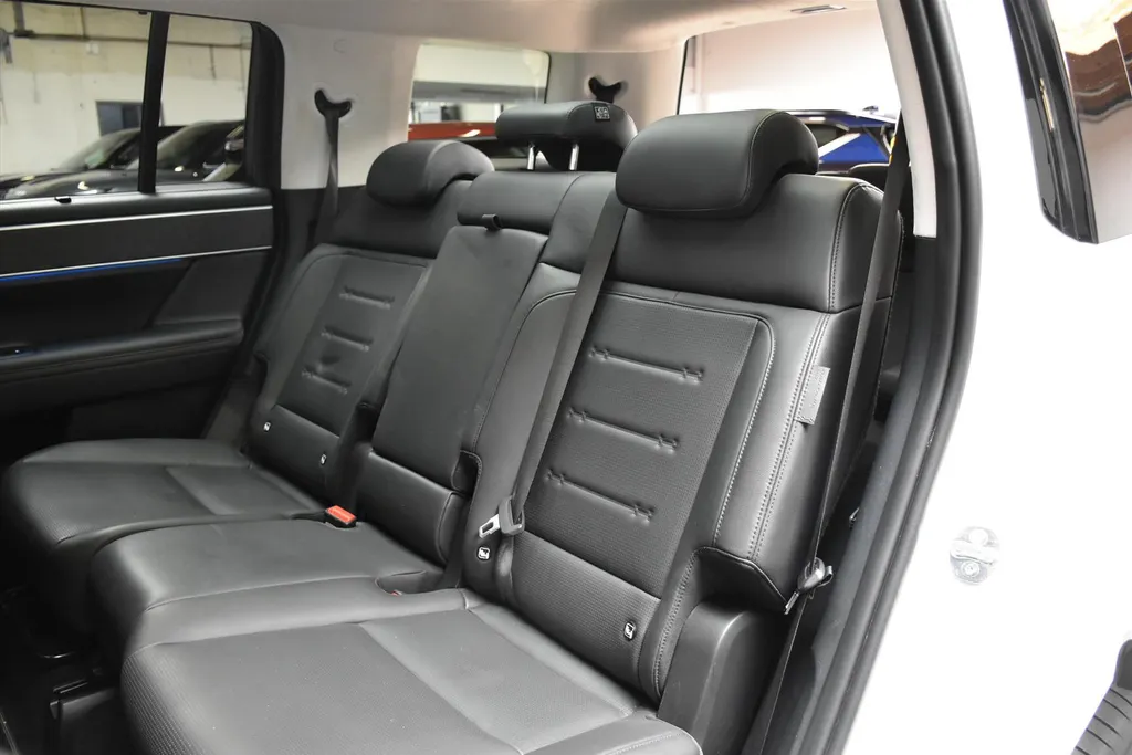 Hyundai Santa Fe 1.6 T-GDi HEV A/T Premium Sky I Black Pack I 7pl.