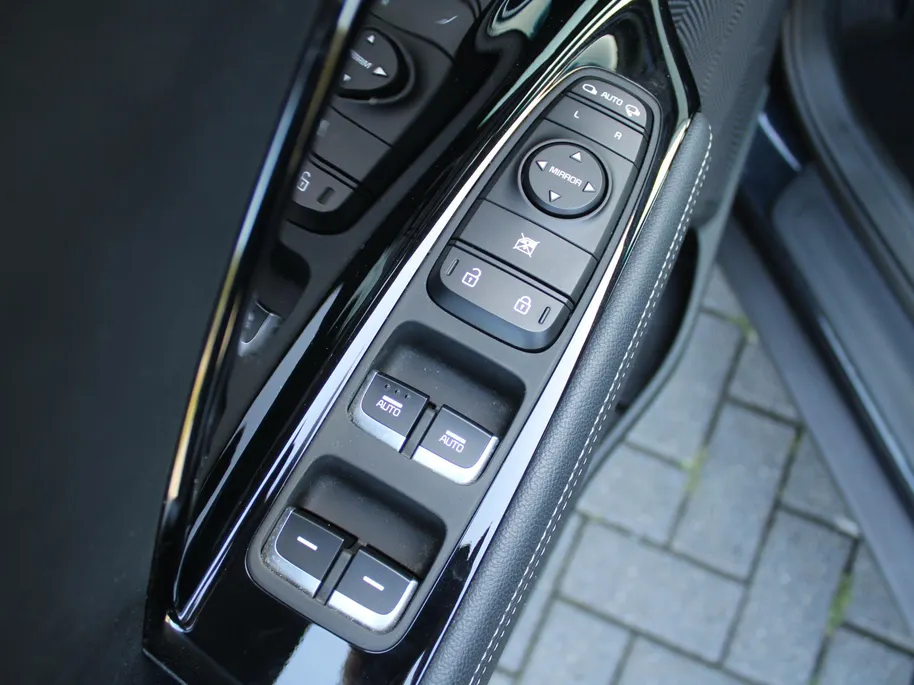 Kia Niro 1.6 GDi Hybrid DynamicPlusLine | Stuur-/stoelverwarming | Camera | Leer | Navi | Clima | Cruise adapt. | Keyless | 16' LM |
