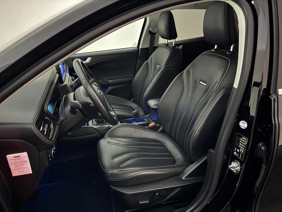 Ford Focus Wagon 1.5 EcoBoost Vignale | 182 PK | Trekhaak afneembaar | Winter Pack | Family Pack | Comfort Pack | Parking Pack |