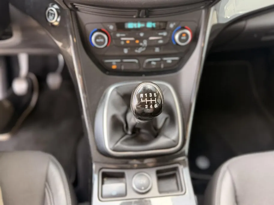 Ford Kuga 1.5 EcoBoost Titanium TREKHAAK I VOORRUITVERWARMING I ACHTERUITRIJCAMERA I CRUISE CONTROL I APPLE CARPLAY / ANDROID AUTO I