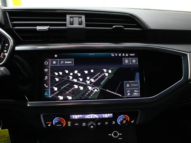 Audi Q3 Sportback 45 TFSI 245PK S-Line S-Tronic Navigatie | 360 camera | Gunner Velgen | Stoelverwarming