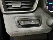 Renault Clio 145PK E-Tech Full Hybrid Techno Automaat | Digital Cockpit | 9,3' Navi | Climate Control | Apple CarPlay/Android Auto | Camera | Cruise Control | Armsteun | Lichtmetalen Velgen Hoogglans Zwart |