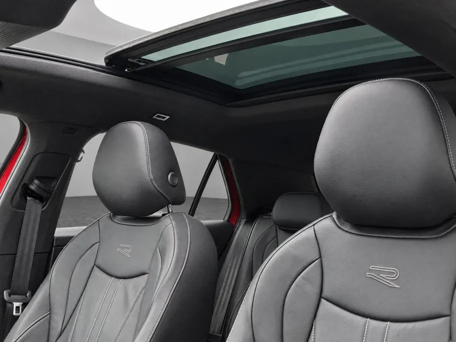 Volkswagen T-Roc 1.5eTSI/150PK R-Line Black Style · Panoramadak · Leder · 360°Camera · Trekhaak · Garantie t/m 18-01-2031 of 150.000km