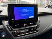Toyota Corolla Touring Sports 2.0 Hybrid Executive | *1E EIGENAAR | FABRIEKSGARANTIE/ DEALER ONDERH. | PANO/ SCHUIFDAK | APPLE CARPLAY/ ANDROID AUTO | NAVI | CAMERA | VOL. LEDER | JBL SOUND | STOELVERWARMING |