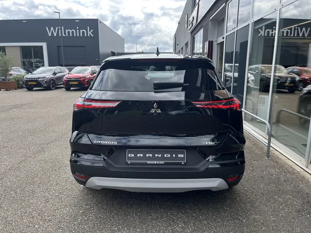 Mitsubishi Grandis 1.8 HEV First Edition