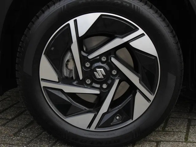Suzuki Vitara 1.5 Hybrid Style Automaat | Navi | Adap Cruise | Panodak | Trekhaak | All Season