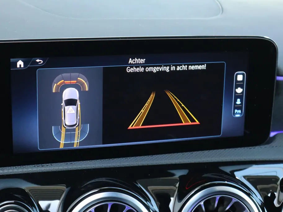 Mercedes-Benz A-Klasse 180 Business Solution AMG l Panorama dak l Keyless l AMG Line l