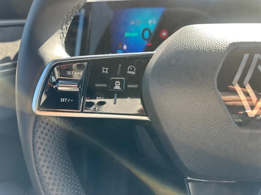 Renault Megane E-Tech comfort range iconic 60 kWh | Stuur & Stoelverwarming | Elektrische Stoelverstelling | Sfeerverlichting | Apple Carplay & Android Auto | Harman & Kardon Audio | Camera | Navigatie | Parkeersensoren | Rijdende Demo