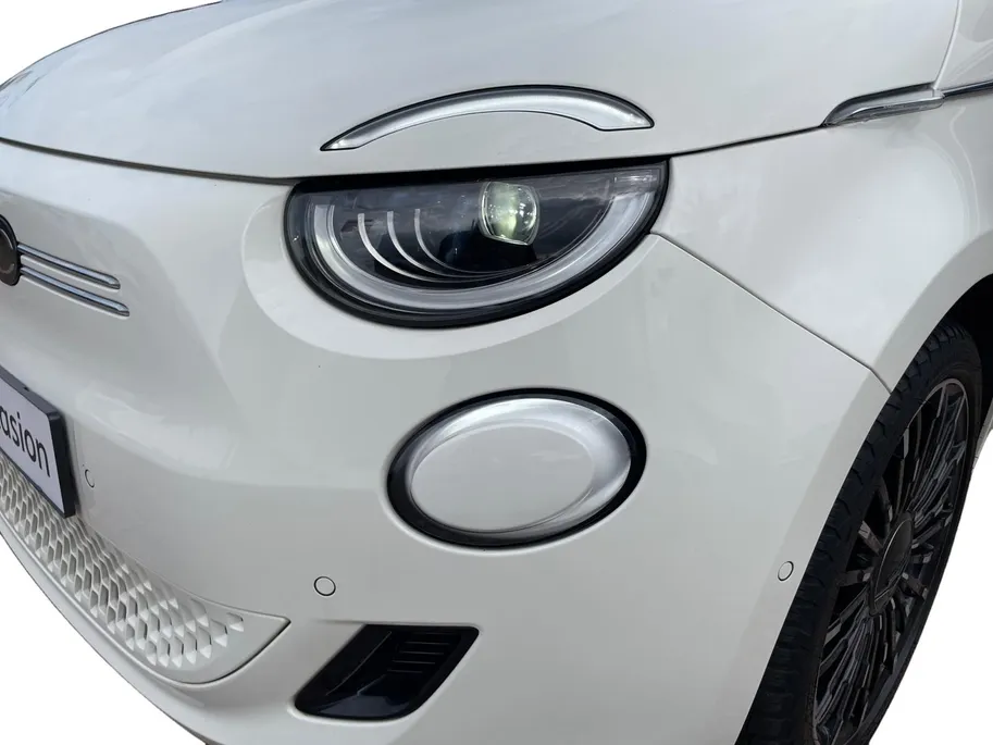 Fiat 500 La Prima 42 kWh *SOH 95%*Navi*Camera*Climate Control*Stoelverwarming*Carplay*Adapt.Cruise Control*Parkeersensoren*LM.Velgen*Zeer nette auto!