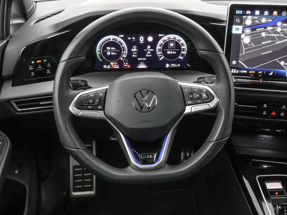 Volkswagen Golf 1.5 eHybrid 272pk DSG GTE · Panoramadak · 360 Camera · Head-Up Display · Matrix LED · Optiekpakket Zwart · Dodehoeksensor · Garantie t/m 10-11-2030 of 100.000km