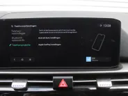 Kia Sportage 1.6 T-GDi Hybrid DynamicLine | Stuur-/stoelverwarming | Camera | Elek. stoelverstelling | Cruise adapt. | LED |  Telefoonlader | 18' LM | Clima |