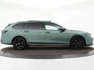Volkswagen Passat Variant 1.5 eTSI 272pk DSG R-Line Edition · Panoramadak · Camera · Inklap. Trekhaak · Harman Kardon Sound · Head-Up Display · Massagefunctie · Garantie t/m 13-03-2030 of 100.000km