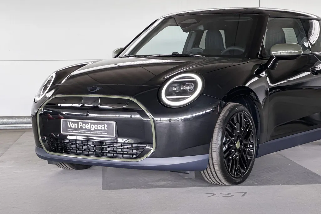 MINI Cooper 3-deurs Electric Cooper SE Paul Smith Ed. XL 54.2 kWh