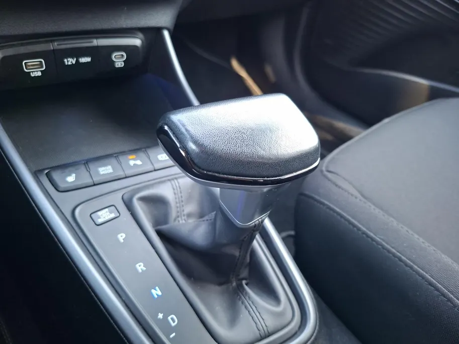 Hyundai i20 1.0 T-GDI Premium | Adaptive Cruisecontrol | Climate Control | Dodehoekdetectie | Stoel&Stuurwielverwarming | Camera | Parkeersensoren | Apple Carplay&Android Auto | BOSE Audio | 16' Lichtmetaal |