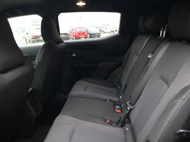 Toyota Urban Cruiser Dynamic 61 kWh | Stoel/Stuur Verwarming | Carplay |