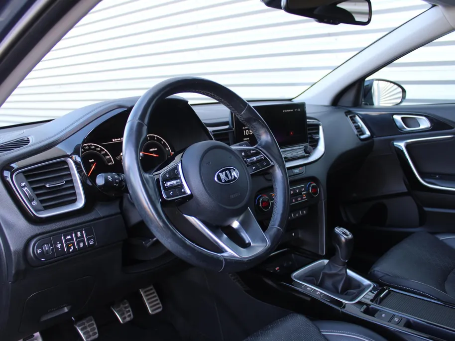 Kia XCeed 1.4 T-GDi ExecutiveLine | Trekhaak | Schuif-/kanteldak | Stuur-/stoelverwarming + ventilatie | 18' LM |