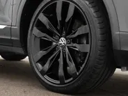 Volkswagen T-Roc 1.5 TSI 150pk Sport Business R · Panoramadak · Camera · Standkachel · Stoelverwarming · Navigatie · 19' Velgen · Elek. Inklapbare Spiegels ·