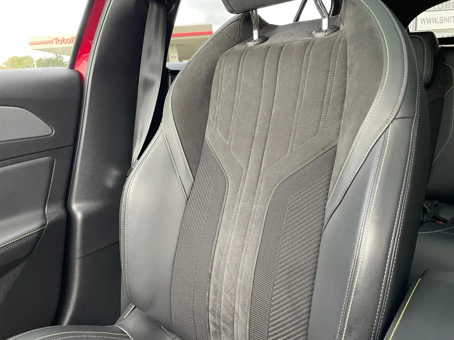 Peugeot 408 1.6 HYbrid GT 225 EAT8 First Edition *Navi*360Camera*Schuif/kanteldak*Trekhaak*Focal Audio*Adapt. Cruise Control* Memory stoel*Elekt. achterklep*Zeer nette auto!