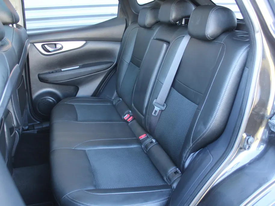 Nissan QASHQAI 1.2 Tekna | Trekhaak | 360 Camera | Pano dak | Stoel-/voorruitverwarming | Dodehoek detectie | Elek. stoelverstelling | Clima | 19' LM | 1e eigenaar |