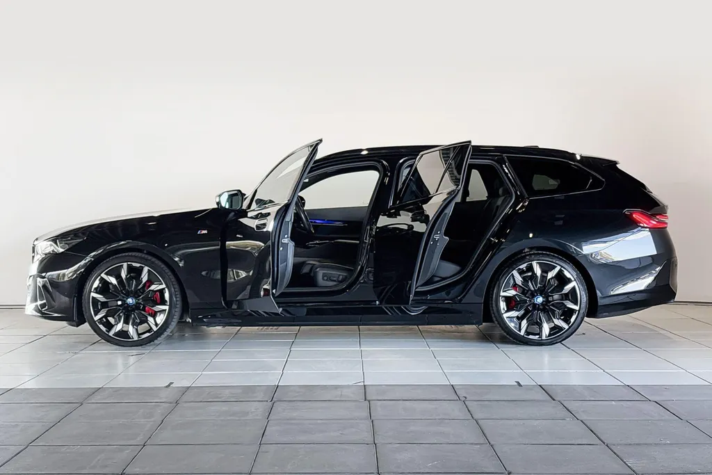 BMW i5 Touring M60 xDrive 84 kWh