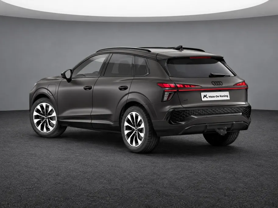 Audi Q3 e-hybrid S edition 272 PK · Trekhaak elek. wegklapbaar · Tech plus · Glazen panoramadak