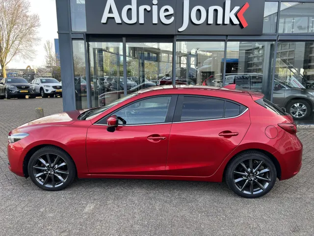 Mazda 3 2.0 SkyActiv-G 120 GT-M AUTOMAAT | TREKHAAK | 18' LM VELGEN | CAMERA | STOEL- en STUURVERWARMING | LEDER | Bose AUDIO | NED.AUTO | DEALER ONDERHOUDEN |