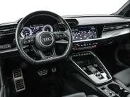 Audi A3 Sportback 40 TFSIe 204pk S-tronic S Edition · Panoramadak · Apple/Android Car Play · Lederen Bekleding · Cruise Control · Navigatie · Stoelverwarming · P-Sensoren · 17'' Inch ·