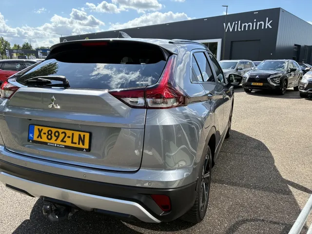 Mitsubishi Eclipse Cross 2.4i PHEV Intense+ | Trekhaak | Navigatie