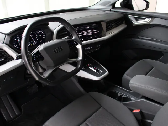 Audi Q4 e-tron 40 Edition 77 kWh Apple Carplay | Android auto | Cruise control | Parkeersensoren | 95% SoH