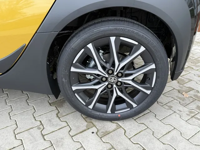 Toyota Aygo X Hybrid 115 GR Sport | PDC V/A | Stoelverwarm. | Camera |
