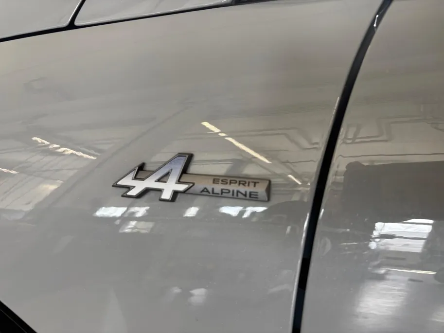 Renault Clio 1.8 Hybrid 160 esprit Alpine AUTOMAAT STOELVERWARMING STUURVERWARMING NAVI APPLE CARPLAY ANDROID AUTO LM VELGEN ALPINE ESPIRT UITVOERING !!!LET OP DEMO VRAAG NAAR ACTUELE KMSTAND!!!