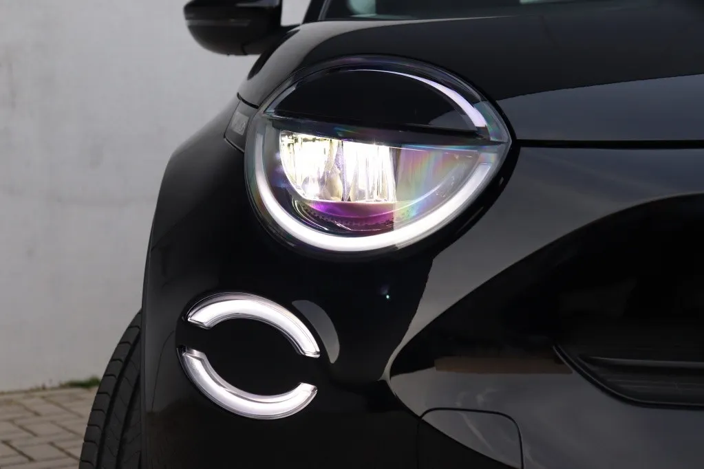 Fiat 600 RED 54 kWh | Carplay | Clima | Cruise | PDC | BTW