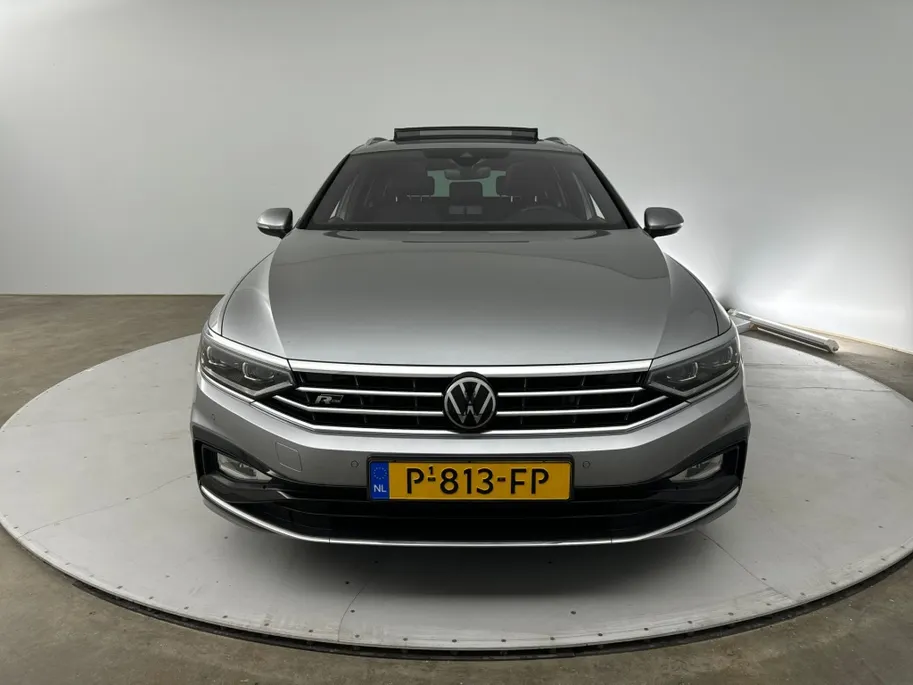 Volkswagen Passat Variant 1.5 TSI R-Line Business + DSG Automaat | Panoramadak | Trekhaak | Elektrische Stoelen