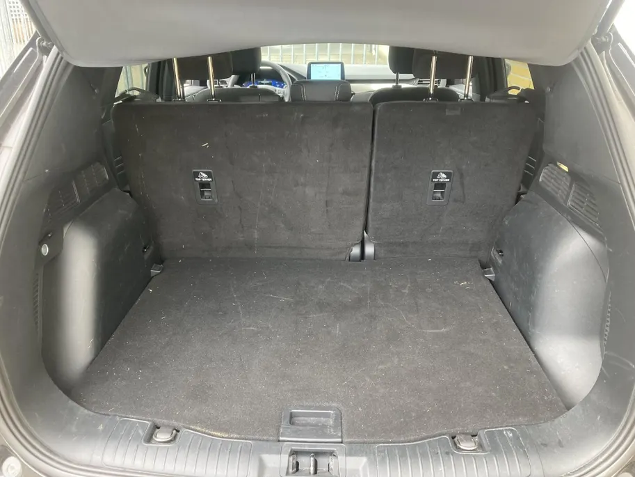 Ford Kuga 2.5 PHEV 225 pk Titanium Winter Pack - Draadloos opladen telefoon Origineel NL auto met weinig km.