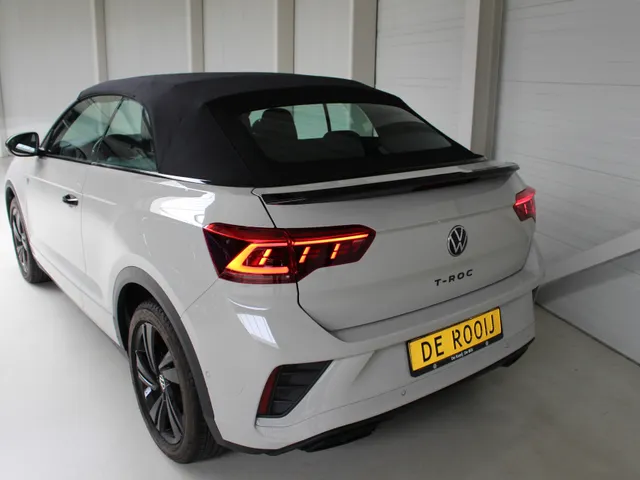Volkswagen T-Roc Cabrio 1.5 TSI R-Line Karmann Blackstyle Leder | IQ-Light | Navigatie | Dodehoekassistent | Parkeercamera