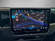 Volkswagen Passat Variant R-Line Edition 1.5 eHybrid 204 PK 6 DSG · Draadloze telefoonlader · Achteruitrijcamera · Sfeerverlichting · Black Style Pakket · Trekhaak inklapbaar, met elektrische ontgrendeling, incl. aanhangwagenmanoeuvreerhulp 'Trailer Assist' ·