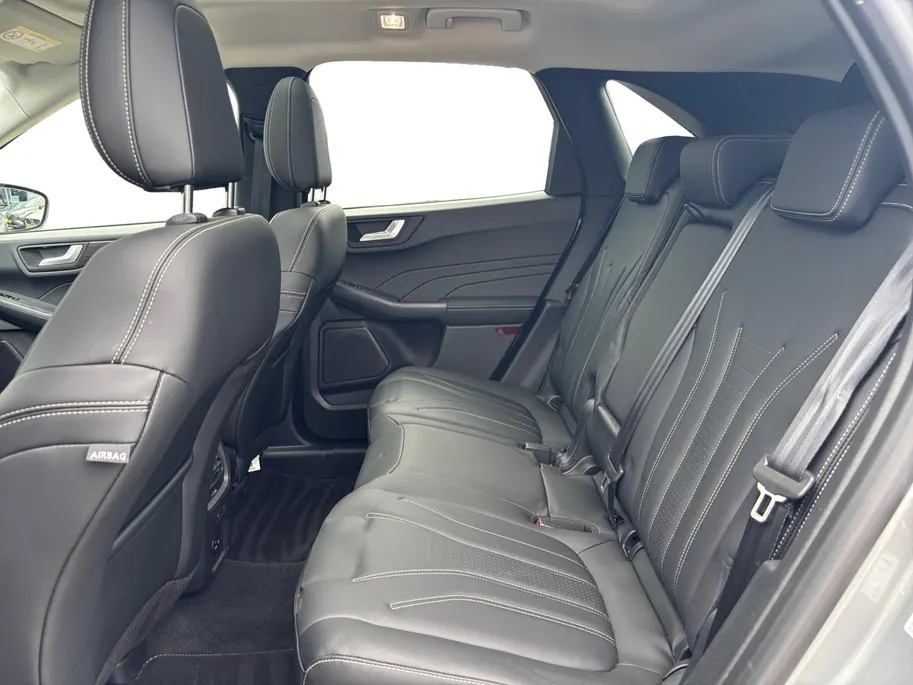 Ford Kuga 2.5 PHEV Vignale | Elektr. Panoramadak | Elektr. Trekhaak | Winterpack | Adapt. Cruise Control | HUD | 20' inch velgen |