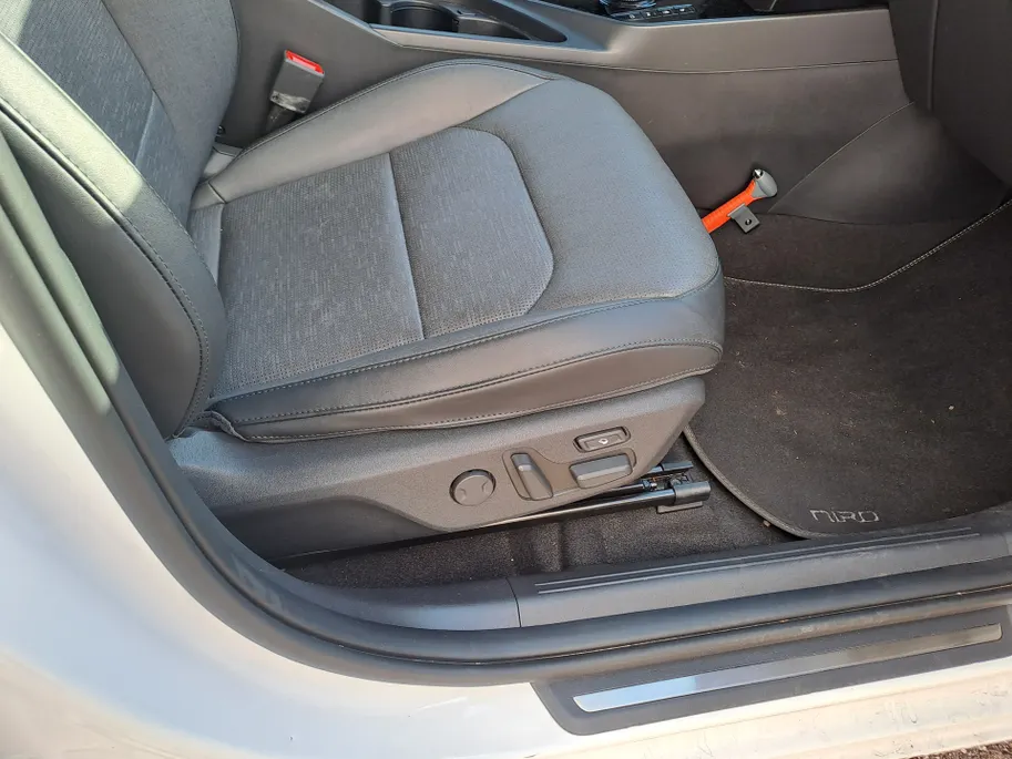 Kia Niro EV ExecutiveLine 64.8 kWh | Automaat | 100% Elektrisch | Schuifdak | Leder | Navigatie | Camera | Harman Kardon | Cruise control adaptief  | Stoel en stuur verwarming en verkoeling | SOH 97,6%